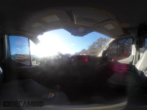 ✅ 2015 Ford Transit Cargo • VIN: 1FTNR2CM7FKA09832 • Lot: 41355534. Wystawiony na IAAI z przebiegiem 33 154 mil. Bezpłatny archiwum sprzedaży aukcyjnych z USA i szczegółowy raport historii pojazdu na DreamBid. Zdjęcie 19.