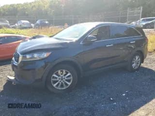 ✅ 2019 Kia Sorento LX • VIN: 5XYPG4A36KG575338 • Лот: 85840195. Опубликован ранее на Copart с пробегом 139 527 миль. Бесплатный доступ к архиву аукционных продаж из США и подробный отчёт об истории автомобиля на DreamBid. Изображение 1.
