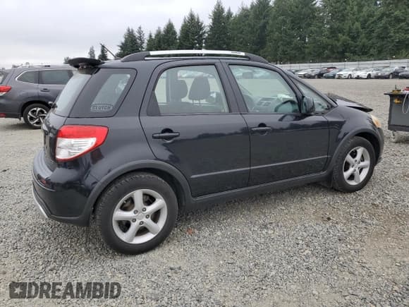 ✅ 2008 Suzuki SX4 • VIN: JS2YB417585104990 • Лот: 70782505. Опубликован ранее на Copart с пробегом 104 355 миль. Бесплатный доступ к архиву аукционных продаж из США и подробный отчёт об истории автомобиля на DreamBid. Изображение 3.