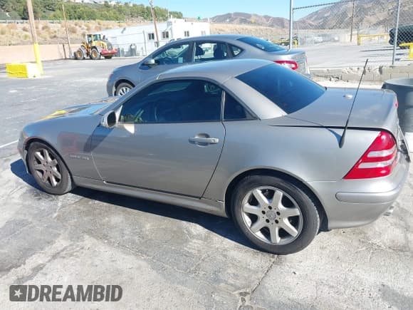 ✅ 2004 Mercedes-Benz SLK 230/320 • VIN: WDBKK49F04F306795 • Lot: 43646375. Wystawiony na IAAI z przebiegiem 95 100 mil. Bezpłatny archiwum sprzedaży aukcyjnych z USA i szczegółowy raport historii pojazdu na DreamBid. Zdjęcie 14.