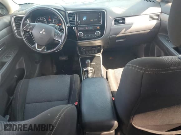 ✅ 2017 Mitsubishi Outlander SE • VIN: JA4AZ3A32HZ020904 • Лот: 66141965. Опубликован ранее на Copart с пробегом 216 821 миль. Бесплатный доступ к архиву аукционных продаж из США и подробный отчёт об истории автомобиля на DreamBid. Изображение 8.