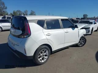 ✅ 2023 Kia Soul LX • VIN: KNDJ23AU5P7851665 • Лот: 43465031. Опубликован ранее на IAAI с пробегом 93 546 миль. Бесплатный доступ к архиву аукционных продаж из США и подробный отчёт об истории автомобиля на DreamBid. Изображение 4.