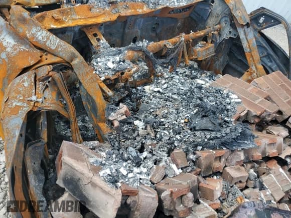 ✅ 2017 Hyundai Santa Fe 2.4L • VIN: 5XYZUDLB5HG495611 • Лот: 64752125. Опубликован ранее на Copart с пробегом Не указан. Бесплатный доступ к архиву аукционных продаж из США и подробный отчёт об истории автомобиля на DreamBid. Изображение 8.