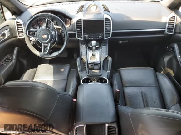 ✅ 2017 Porsche Cayenne • VIN: WP1AA2A27HKA91912 • Lot: 69451435. Wystawiony na Copart z przebiegiem 74 029 mil. Bezpłatny archiwum sprzedaży aukcyjnych z USA i szczegółowy raport historii pojazdu na DreamBid. Zdjęcie 8.