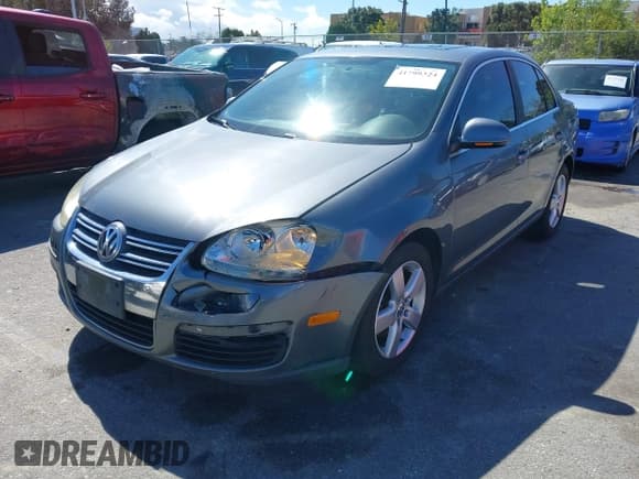 ✅ 2008 Volkswagen Jetta SE • VIN: 3VWRZ71K58M082108 • Lot: 41799324. Wystawiony na IAAI z przebiegiem 184 055 mil. Bezpłatny archiwum sprzedaży aukcyjnych z USA i szczegółowy raport historii pojazdu na DreamBid. Zdjęcie 17.