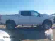 2022 Chevrolet Silverado 1500 LT z VIN 1GCPWCED9NZ194847, wystawiony jako IAAI lot #41697455 z przebiegiem 18 174 mil mil oraz . Historia ofert i sprzedaży dostępna na DreamBid. Obrazek 13.