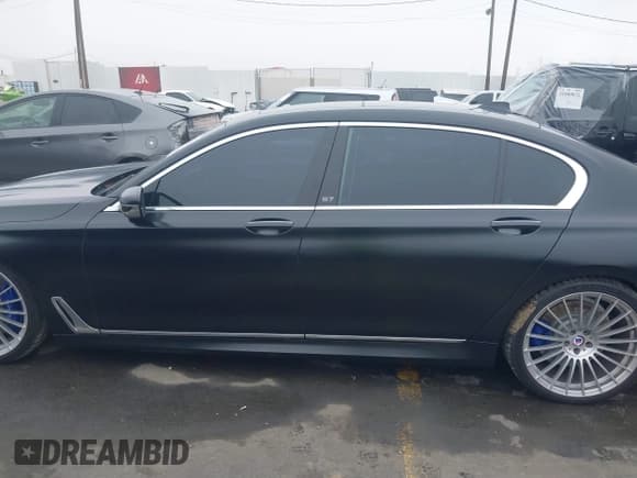 ✅ 2018 BMW 7 Series ALPINA B7 xDrive • VIN: WBA7F2C5XJG856217 • Lot: 41473030. Wystawiony na IAAI z przebiegiem 49 298 mil. Bezpłatny archiwum sprzedaży aukcyjnych z USA i szczegółowy raport historii pojazdu na DreamBid. Zdjęcie 14.