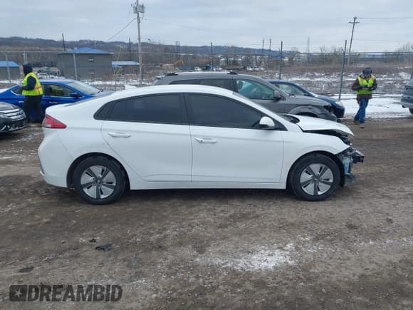✅ 2021 Hyundai Ioniq Blue • VIN: KMHC65LC5MU252688 • Lot: 41649851. Wystawiony na IAAI z przebiegiem 191 499 mil. Bezpłatny archiwum sprzedaży aukcyjnych z USA i szczegółowy raport historii pojazdu na DreamBid. Zdjęcie 13.