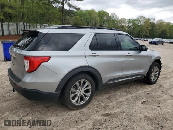 ✅ 2022 Ford Explorer XLT • VIN: 1FMSK7DH4NGA80828 • Lot: 51954795. Wystawiony na Copart z przebiegiem 77 651 mil. Bezpłatny archiwum sprzedaży aukcyjnych z USA i szczegółowy raport historii pojazdu na DreamBid. Zdjęcie 3.