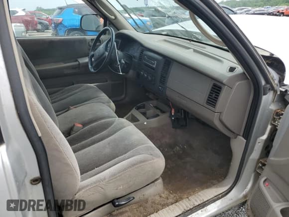 ✅ 2001 Dodge Dakota • VIN: 1B7GL22X01S173048 • Lot: 57018055. Wystawiony na Copart z przebiegiem 163 856 mil. Bezpłatny archiwum sprzedaży aukcyjnych z USA i szczegółowy raport historii pojazdu na DreamBid. Zdjęcie 8.