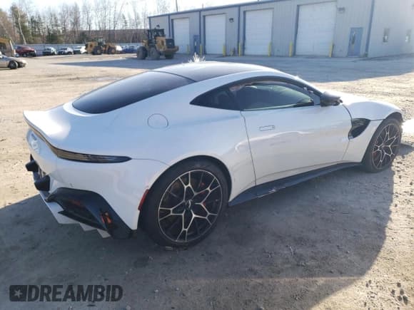 ✅ 2021 Aston Martin Vantage • VIN: SCFSMGAW6MGN05743 • Lot: 46655524. Wystawiony na Copart z przebiegiem 4 759 mil. Bezpłatny archiwum sprzedaży aukcyjnych z USA i szczegółowy raport historii pojazdu na DreamBid. Zdjęcie 3.