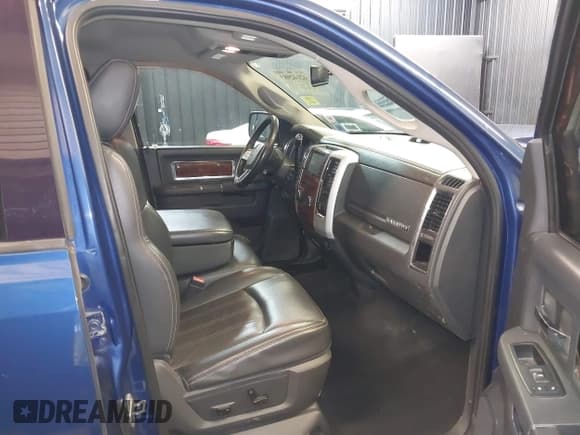 ✅ 2009 Dodge 1500 SLT • VIN: 1D3HV13T69S757414 • Lot: 42142983. Wystawiony na IAAI z przebiegiem 295 855 mil. Bezpłatny archiwum sprzedaży aukcyjnych z USA i szczegółowy raport historii pojazdu na DreamBid. Zdjęcie 5.