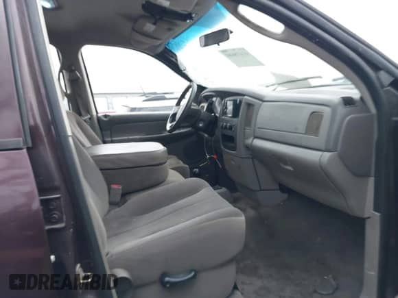 2005 Dodge 3500 SLT z VIN 3D7LS38C95G829634, wystawiony jako IAAI lot #41478684 z przebiegiem 173 801 mil mil oraz . Historia ofert i sprzedaży dostępna na DreamBid. Obrazek 5.