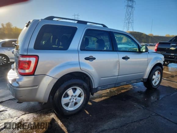 ✅ 2010 Ford Escape XLT • VIN: 1FMCU9DG5AKA55526 • Лот: 87485455. Опубликован ранее на Copart с пробегом 73 506 миль. Бесплатный доступ к архиву аукционных продаж из США и подробный отчёт об истории автомобиля на DreamBid. Изображение 3.