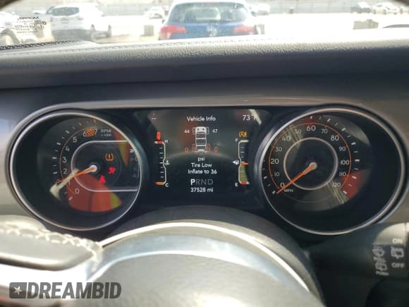 ✅ 2020 Jeep Wrangler Unlimited Sahara • VIN: 1C4HJXEN6LW103874 • Lot: 53326415. Wystawiony na Copart z przebiegiem 37 528 mil. Bezpłatny archiwum sprzedaży aukcyjnych z USA i szczegółowy raport historii pojazdu na DreamBid. Zdjęcie 9.