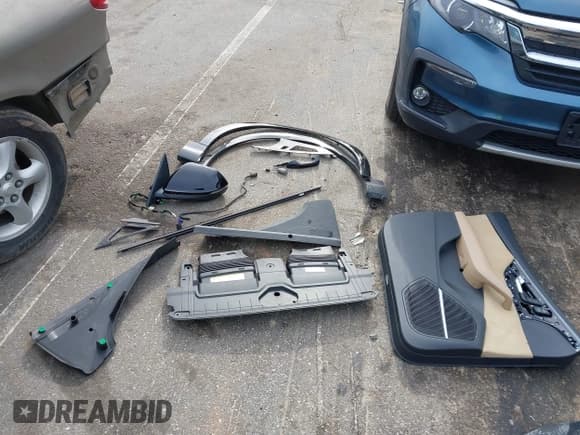 ✅ 2020 Audi Q8 Prestige • VIN: WA1FVAF12LD003152 • Лот: 42451903. Опубликован ранее на IAAI с пробегом 42 913 миль. Бесплатный доступ к архиву аукционных продаж из США и подробный отчёт об истории автомобиля на DreamBid. Изображение 12.