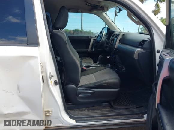 ✅ 2016 Toyota 4Runner SR5 • VIN: JTEBU5JR1G5313476 • Lot: 43283010. Wystawiony na IAAI z przebiegiem 118 343 mil. Bezpłatny archiwum sprzedaży aukcyjnych z USA i szczegółowy raport historii pojazdu na DreamBid. Zdjęcie 5.