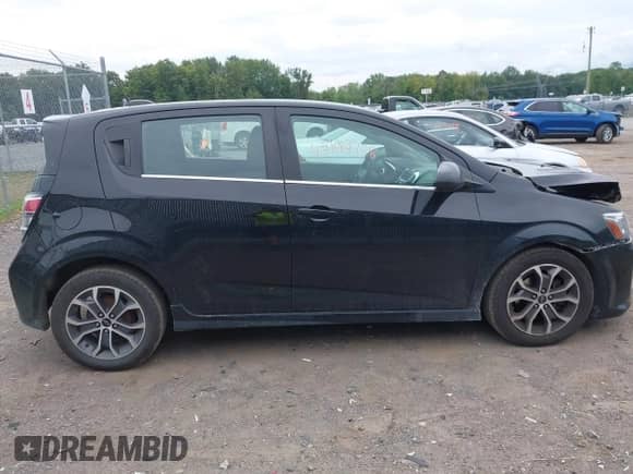 2020 Chevrolet Sonic LT с VIN 1G1JD6SB4L4129665, выставлен на аукционе IAAI как лот 43018158 с пробегом 120 328 миль миль и . История ставок и продаж доступна на DreamBid. Изображение 13.