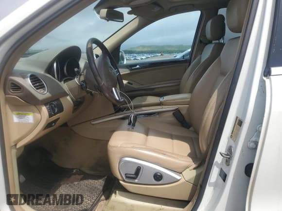 ✅ 2010 Mercedes-Benz M 350 • VIN: 4JGBB8GBXAA561497 • Lot: 63446305. Wystawiony na Copart z przebiegiem 306 983 mil. Bezpłatny archiwum sprzedaży aukcyjnych z USA i szczegółowy raport historii pojazdu na DreamBid. Zdjęcie 7.