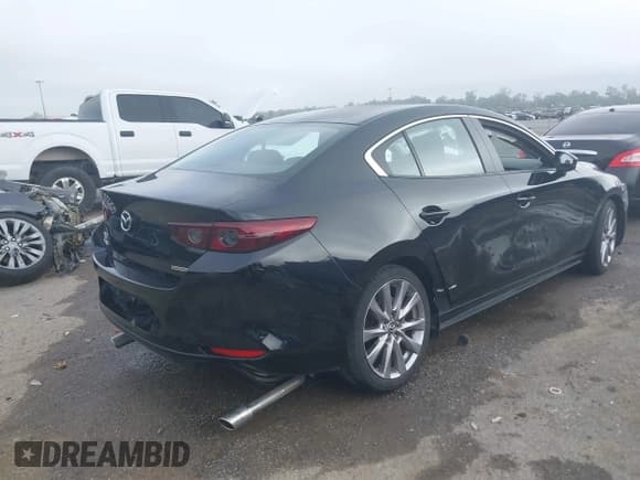 ✅ 2021 Mazda 3 Select • VIN: JM1BPABL6M1312941 • Lot: 43375991. Wystawiony na IAAI z przebiegiem 30 838 mil. Bezpłatny archiwum sprzedaży aukcyjnych z USA i szczegółowy raport historii pojazdu na DreamBid. Zdjęcie 4.
