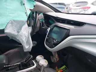 ✅ 2017 Chevrolet Bolt EV Premier • VIN: 1G1FX6S03H4163146 • Lot: 42104216. Wystawiony na IAAI z przebiegiem 83 403 mil. Bezpłatny archiwum sprzedaży aukcyjnych z USA i szczegółowy raport historii pojazdu na DreamBid. Zdjęcie 5.