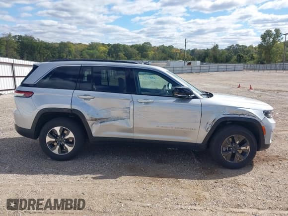 ✅ 2024 Jeep Grand Cherokee • VIN: 1C4RJYB62RC115893 • Lot: 43459345. Listed on IAAI with 50,239 mi. Free auction sales archive from the USA and detailed vehicle history report at DreamBid. Image 14.