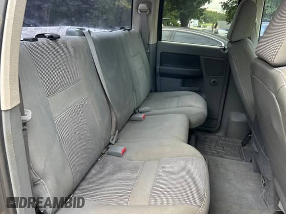 2006 Dodge 1500 Laramie z VIN 1D7HU18296S693897, wystawiony jako Copart lot #71752305 z przebiegiem 140 599 mil mil oraz Czysty tytuł • Clean title. Historia ofert i sprzedaży dostępna na DreamBid. Obrazek 6.