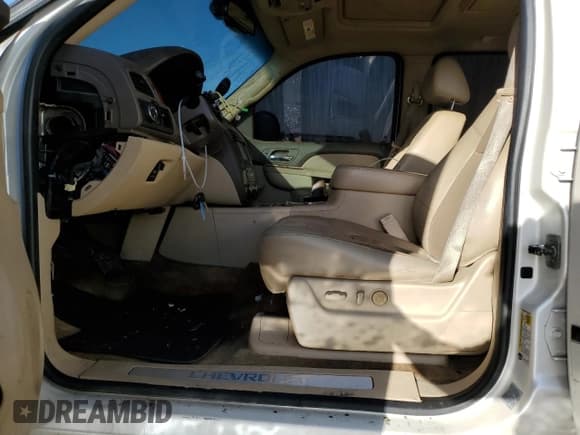 ✅ 2012 Chevrolet Suburban LTZ • VIN: 1GNSCKE01CR220422 • Lot: 81174644. Wystawiony na Copart z przebiegiem 257 343 mil. Bezpłatny archiwum sprzedaży aukcyjnych z USA i szczegółowy raport historii pojazdu na DreamBid. Zdjęcie 7.