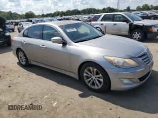 2013 Hyundai Genesis 3.8L with VIN KMHGC4DD9DU233847, listed as a Copart auction lot 72524094 with 192,835 mi miles and Clean title. Bid and sale history available at DreamBid. Image 4.