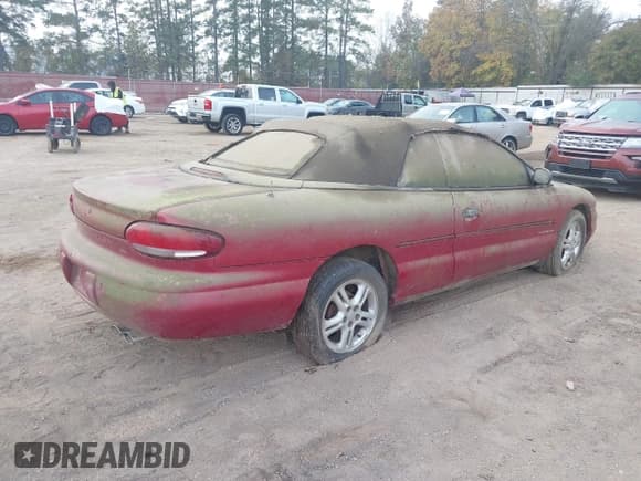 ✅ 1997 Chrysler Sebring JX • VIN: 3C3EL45H4VT558144 • Lot: 43717999. Wystawiony na IAAI z przebiegiem 195 660 mil. Bezpłatny archiwum sprzedaży aukcyjnych z USA i szczegółowy raport historii pojazdu na DreamBid. Zdjęcie 4.