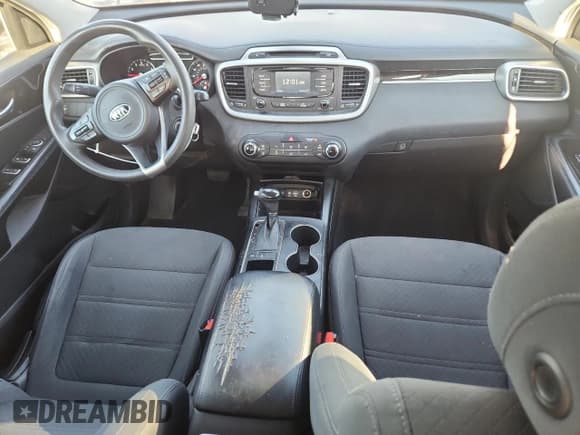 ✅ 2017 Kia Sorento LX • VIN: 5XYPGDA31HG246118 • Lot: 83766265. Listed on Copart with 153,884 mi. Free auction sales archive from the USA and detailed vehicle history report at DreamBid. Image 8.