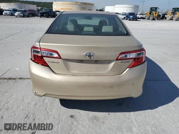 2012 Toyota Camry L z VIN 4T4BF1FK4CR245338, wystawiony jako Copart lot #89909825 z przebiegiem 204 171 mil mil oraz Czysty tytuł • Clean title. Historia ofert i sprzedaży dostępna na DreamBid. Obrazek 6.