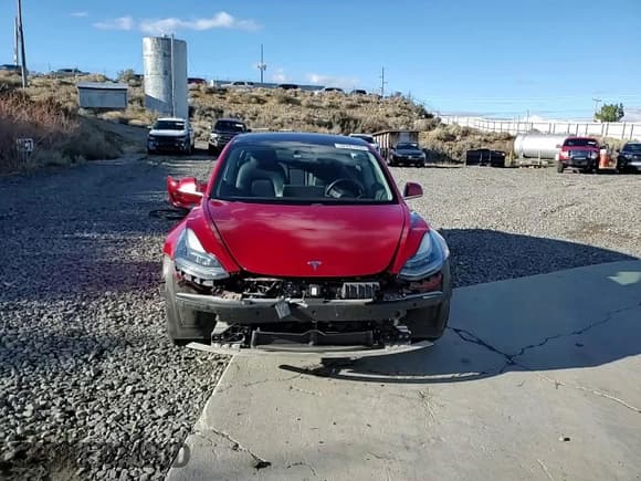 ✅ 2018 Tesla Model 3 Long Range Battery • VIN: 5YJ3E1EA0JF049160 • Лот: 92281935. Опубликован ранее на Copart с пробегом 91 296 миль. Бесплатный доступ к архиву аукционных продаж из США и подробный отчёт об истории автомобиля на DreamBid. Изображение 14.