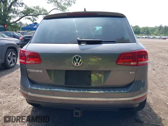 ✅ 2015 Volkswagen Touareg Sport • VIN: WVGEF9BP4FD007954 • Lot: 42437323. Wystawiony na IAAI z przebiegiem 152 654 mil. Bezpłatny archiwum sprzedaży aukcyjnych z USA i szczegółowy raport historii pojazdu na DreamBid. Zdjęcie 16.
