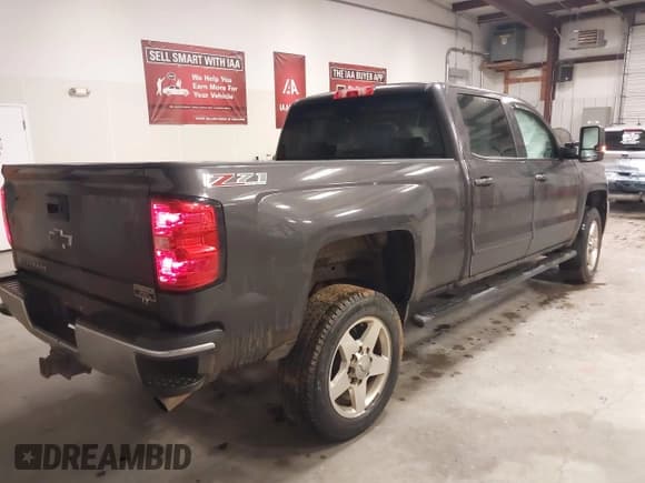 ✅ 2015 Chevrolet Silverado 2500HD LT • VIN: 1GC1KVEG1FF667893 • Lot: 42190250. Wystawiony na IAAI z przebiegiem 216 407 mil. Bezpłatny archiwum sprzedaży aukcyjnych z USA i szczegółowy raport historii pojazdu na DreamBid. Zdjęcie 4.