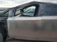 ✅ 2024 Tesla Cybertruck • VIN: 7G2CEHED6RA013370 • Lot: 69230494. Wystawiony na Copart z przebiegiem Nie podano. Bezpłatny archiwum sprzedaży aukcyjnych z USA i szczegółowy raport historii pojazdu na DreamBid. Zdjęcie 7.