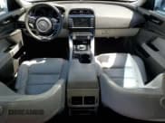 ✅ 2017 Jaguar XE 25t Prestige • VIN: SAJAE4BG1HA952939 • Lot: 63829485. Wystawiony na Copart z przebiegiem 67 543 mil. Bezpłatny archiwum sprzedaży aukcyjnych z USA i szczegółowy raport historii pojazdu na DreamBid. Zdjęcie 8.