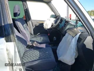 ✅ 1998 Toyota RAV4 • VIN: JT3HP10V4W0158418 • Lot: 43631551. Wystawiony na IAAI z przebiegiem 271 675 mil. Bezpłatny archiwum sprzedaży aukcyjnych z USA i szczegółowy raport historii pojazdu na DreamBid. Zdjęcie 5.