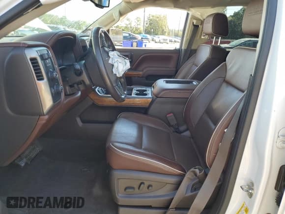 ✅ 2016 Chevrolet Silverado 1500 High Country • VIN: 3GCUKTEC8GG166496 • Lot: 82639825. Wystawiony na Copart z przebiegiem 109 946 mil. Bezpłatny archiwum sprzedaży aukcyjnych z USA i szczegółowy raport historii pojazdu na DreamBid. Zdjęcie 7.