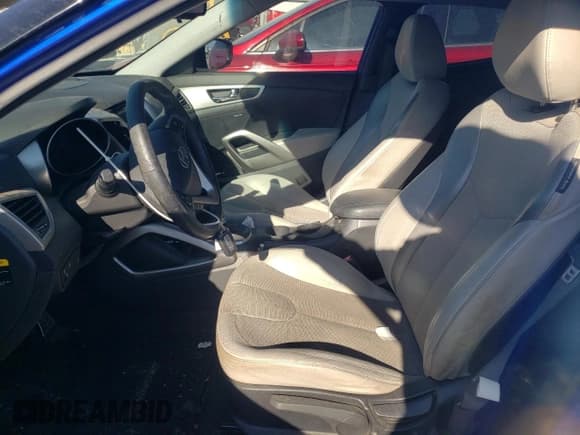 ✅ 2012 Hyundai Veloster w/Red Int • VIN: KMHTC6AD6CU025311 • Lot: 82477744. Wystawiony na Copart z przebiegiem 132 495 mil. Bezpłatny archiwum sprzedaży aukcyjnych z USA i szczegółowy raport historii pojazdu na DreamBid. Zdjęcie 7.