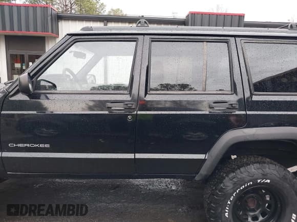 ✅ 1998 Jeep Cherokee Sport • VIN: 1J4FJ68S1WL266581 • Lot: 41446293. Listed on IAAI with 149,202 mi. Free auction sales archive from the USA and detailed vehicle history report at DreamBid. Image 14.