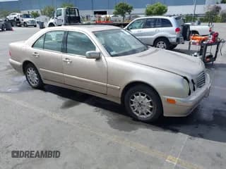 ✅ 2001 Mercedes-Benz E 320 • VIN: WDBJF65J11B246115 • Лот: 43199036. Опубликован ранее на IAAI с пробегом Не указан. Бесплатный доступ к архиву аукционных продаж из США и подробный отчёт об истории автомобиля на DreamBid. Изображение 1.