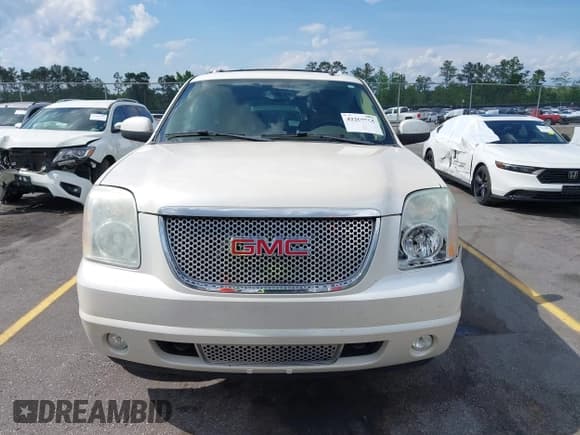 ✅ 2010 GMC Yukon Denali • VIN: 1GKUCEEF8AR282764 • Lot: 42269865. Listed on IAAI with 252,521 mi. Free auction sales archive from the USA and detailed vehicle history report at DreamBid. Image 12.