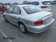 2003 Hyundai Sonata GLS z VIN KMHWF35H23A902622, wystawiony jako IAAI lot #41914230 z przebiegiem 138 312 mil mil oraz . Historia ofert i sprzedaży dostępna na DreamBid. Obrazek 3.