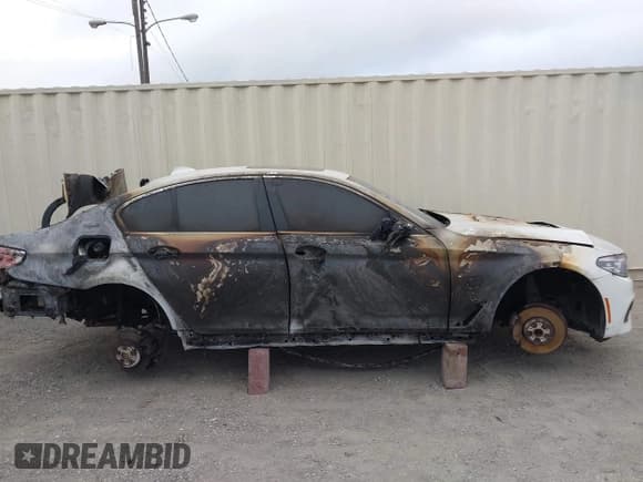 ✅ 2018 BMW 5 Series 530e • VIN: WBAJA9C51JB249486 • Lot: 43364637. Listed on IAAI with Not provided. Free auction sales archive from the USA and detailed vehicle history report at DreamBid. Image 12.