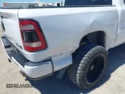 ✅ 2020 Ram 1500 Big Horn • VIN: 1C6SRFFT2LN388110 • Lot: 42280392. Wystawiony na IAAI z przebiegiem 88 003 mil. Bezpłatny archiwum sprzedaży aukcyjnych z USA i szczegółowy raport historii pojazdu na DreamBid. Zdjęcie 6.