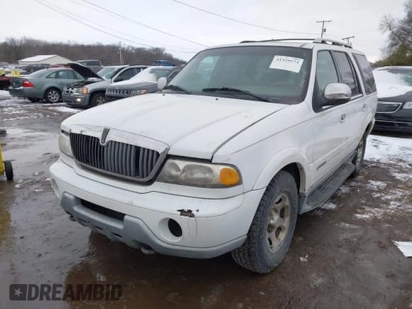 ✅ 2002 Lincoln Navigator • VIN: 5LMFU28R12LJ06397 • Lot: 41329573. Wystawiony na IAAI z przebiegiem Nie podano. Bezpłatny archiwum sprzedaży aukcyjnych z USA i szczegółowy raport historii pojazdu na DreamBid. Zdjęcie 2.
