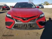 ✅ 2022 Toyota Camry SE • VIN: 4T1G11BKXNU064526 • Lot: 84921785. Wystawiony na Copart z przebiegiem 47 053 mil. Bezpłatny archiwum sprzedaży aukcyjnych z USA i szczegółowy raport historii pojazdu na DreamBid. Zdjęcie 5.