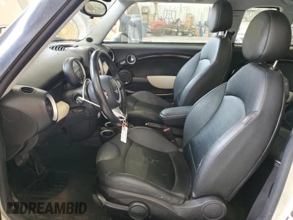 ✅ 2009 MINI Clubman • VIN: WMWML33519TX35807 • Lot: 66176135. Listed on Copart with 148,683 mi. Free auction sales archive from the USA and detailed vehicle history report at DreamBid. Image 7.