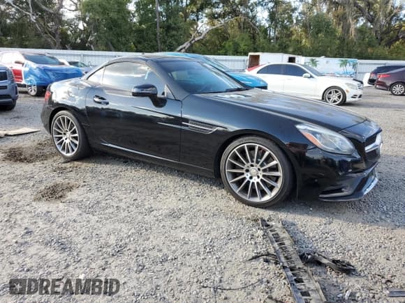 ✅ 2017 Mercedes-Benz SLC 300 • VIN: WDDPK3JA3HF127339 • Lot: 90805725. Wystawiony na Copart z przebiegiem 109 963 mil. Bezpłatny archiwum sprzedaży aukcyjnych z USA i szczegółowy raport historii pojazdu na DreamBid. Zdjęcie 4.